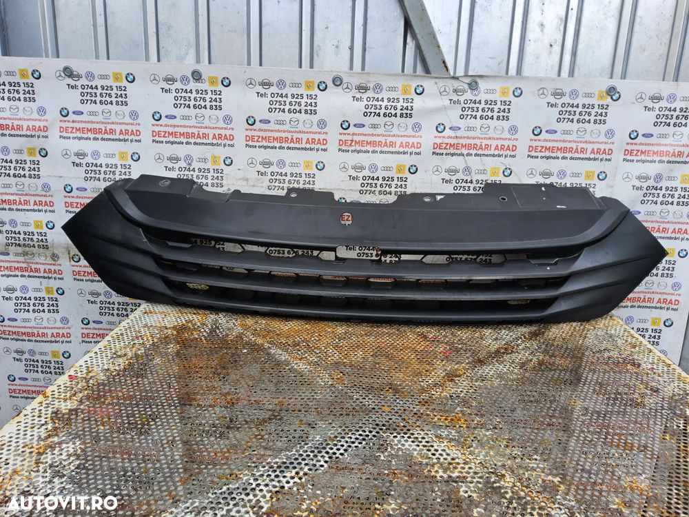 Grila radiator Iveco Daily după 2015 cod 5802075839 grila faruri bara fata iveco Daily 6 - 1