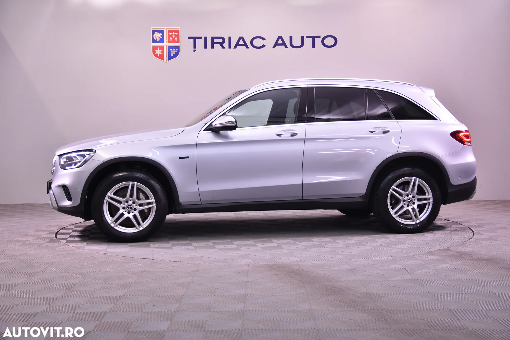 Mercedes-Benz GLC 300 e 4MATIC - 2
