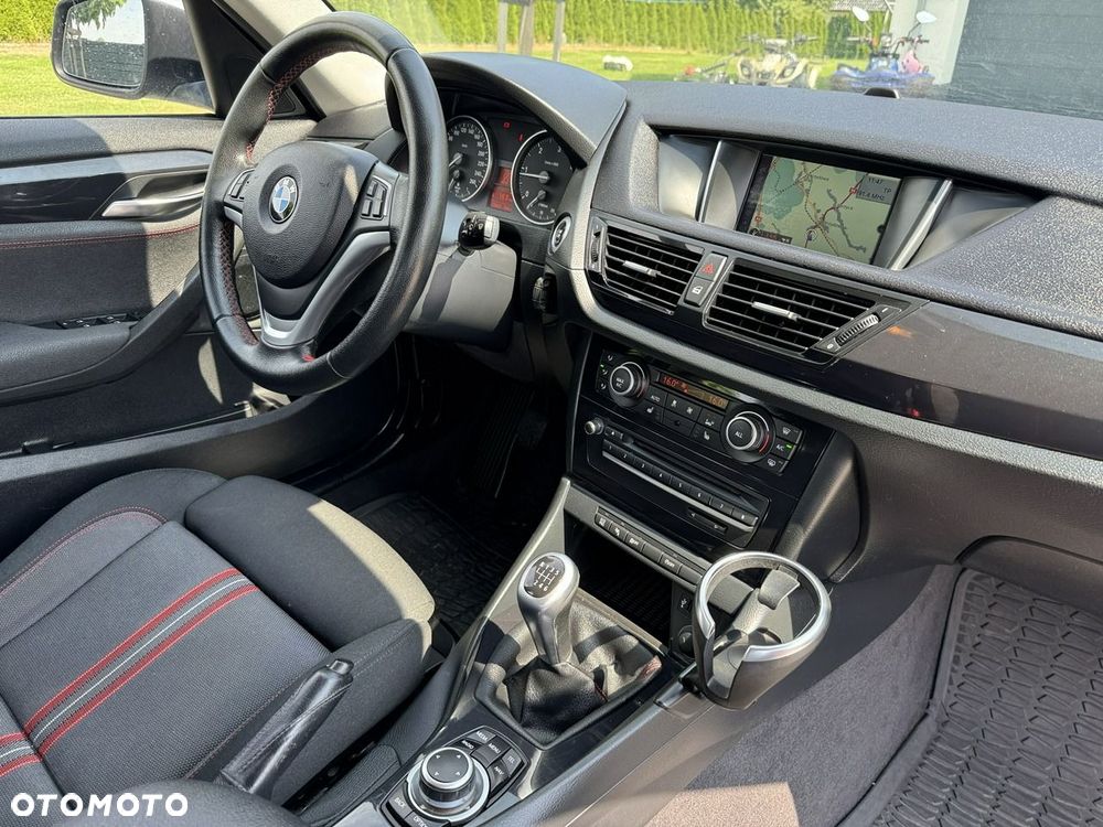 BMW X1 sDrive18d Sport Line - 32