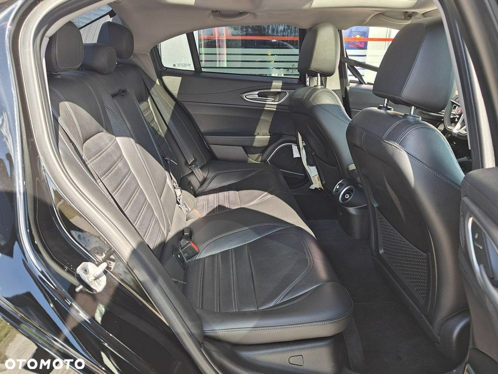 Alfa Romeo Giulia - 16