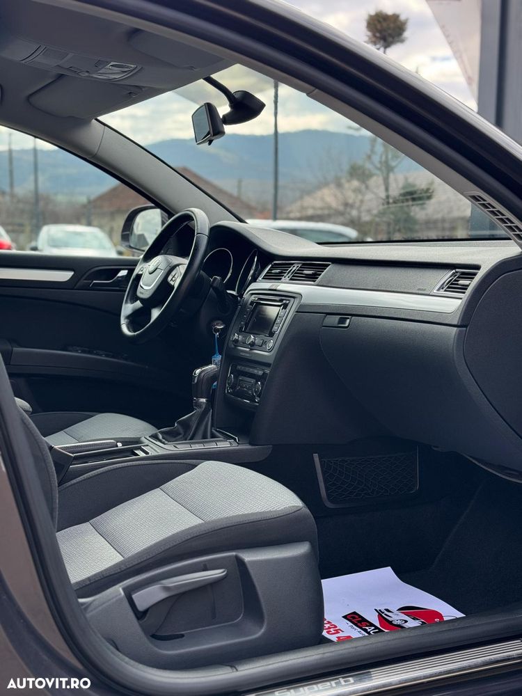 Skoda Superb 2.0 TDI FAMILY - 13