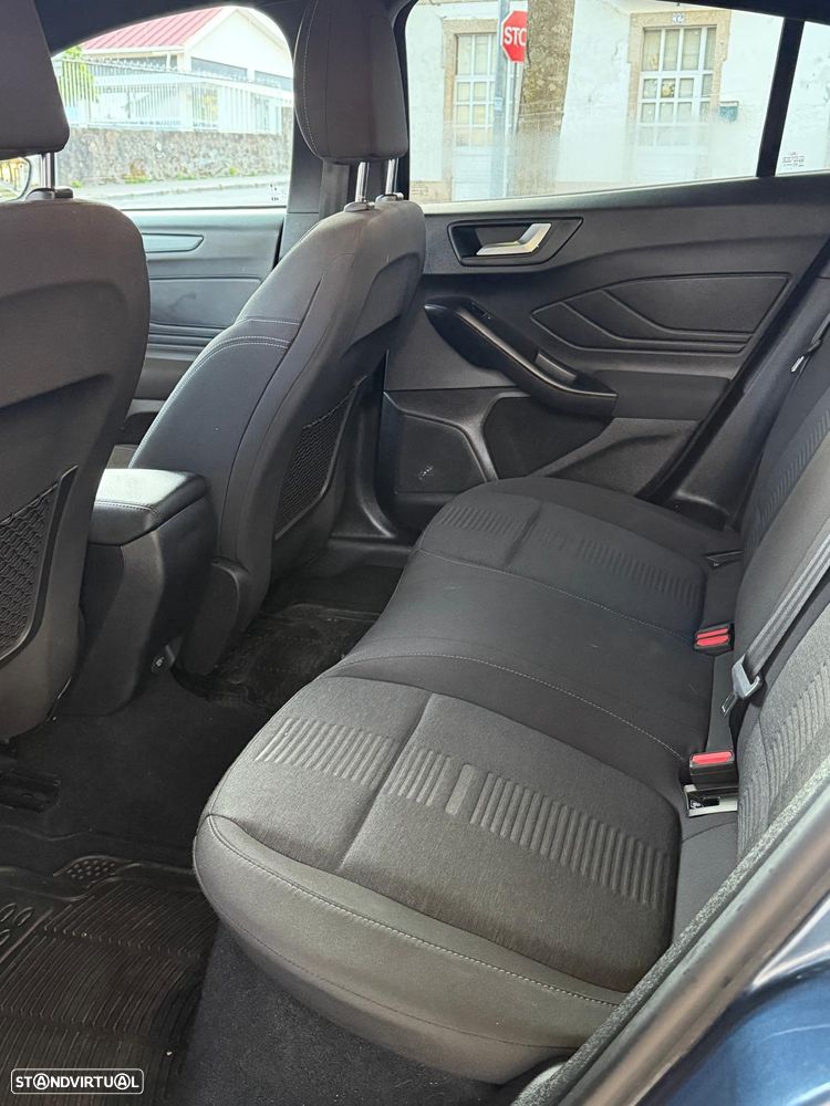 Ford Focus 1.0 EcoBoost S&S ACTIVE - 9