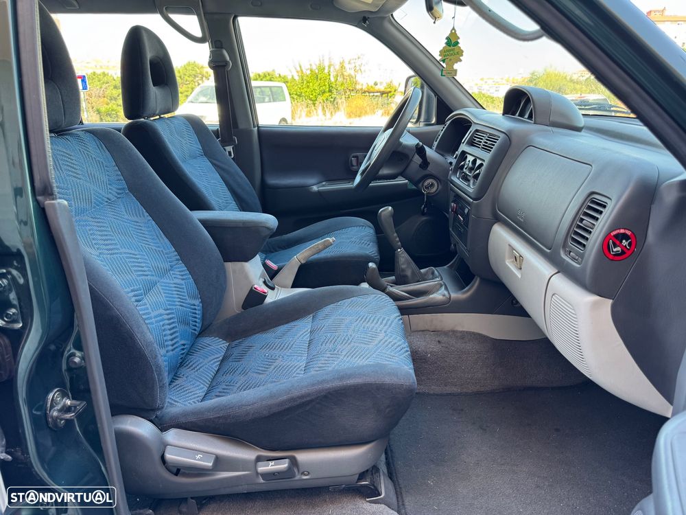 Mitsubishi Pajero Sport 2.5 TD GLS - 25