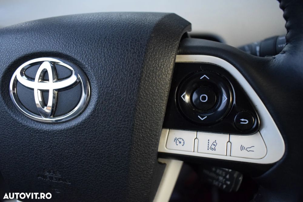 Toyota Prius (Hybrid) Sol Plus - 23