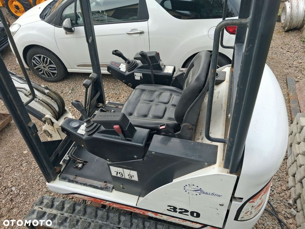 Bobcat 320 - 4