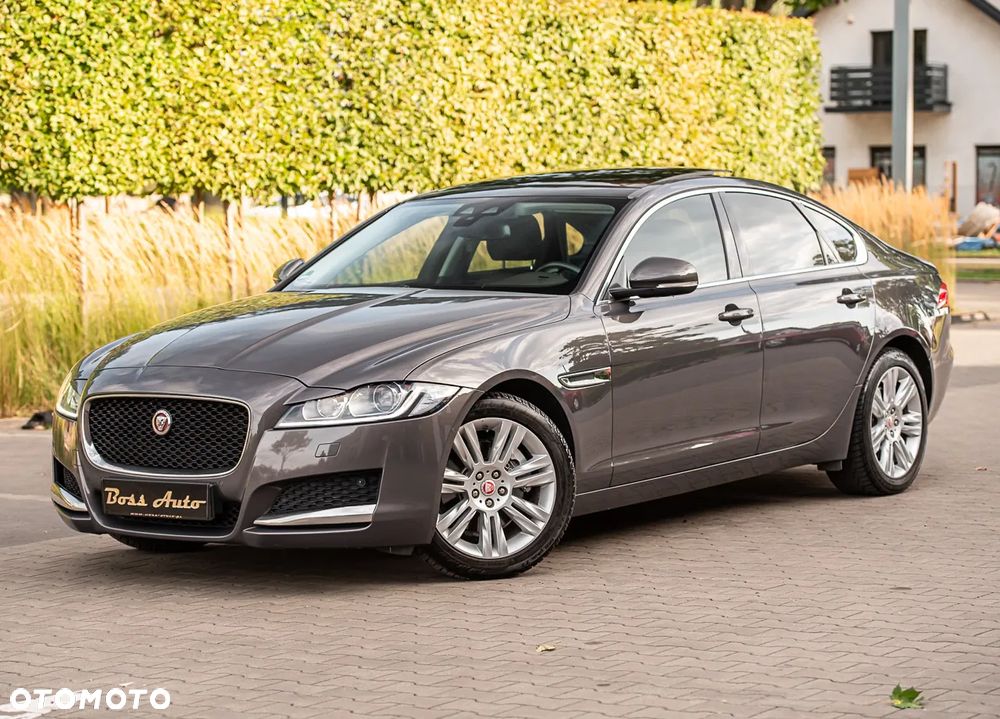 Jaguar XF 20d Sportbrake Portfolio - 6