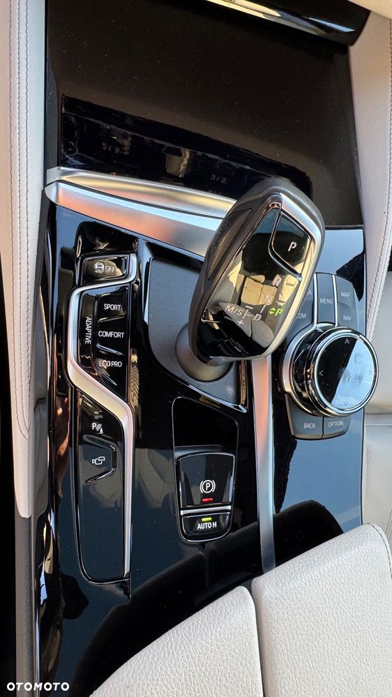 BMW Seria 5 540d xDrive Touring M Sport Edition - 16