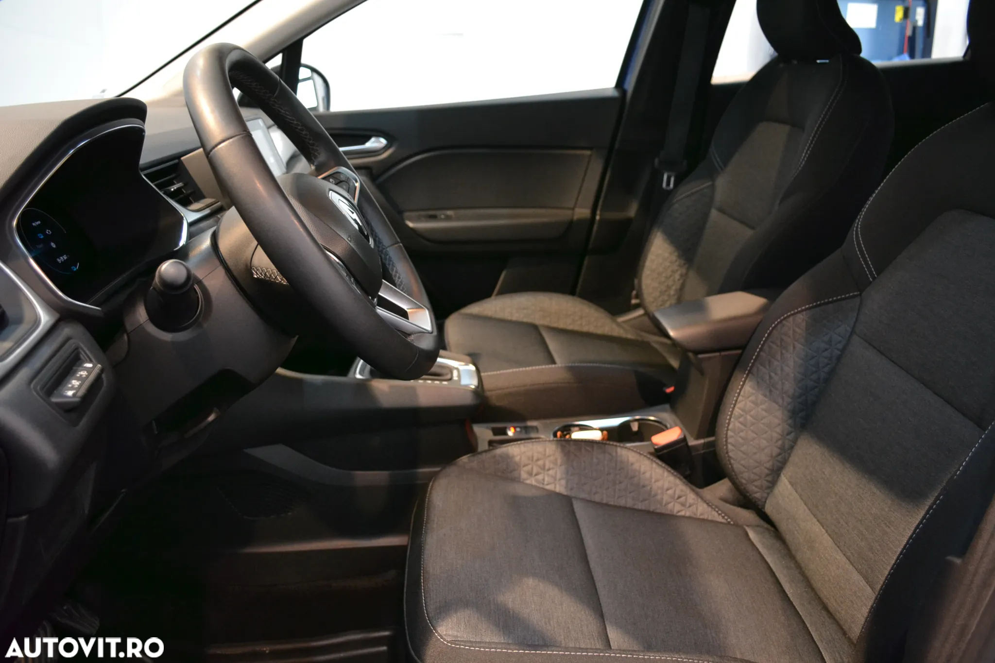 Renault Captur E-Tech PHEV 160 Equilibre - 6