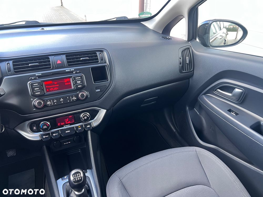 Kia Rio 1.4 Dream Team Edition - 24