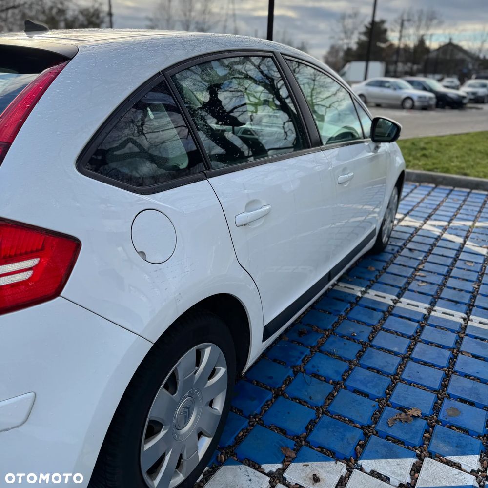 Citroën C4 1.4 16V Equilibre - 11