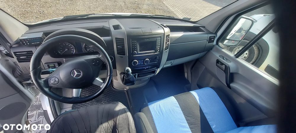 Mercedes-Benz Sprinter - 11