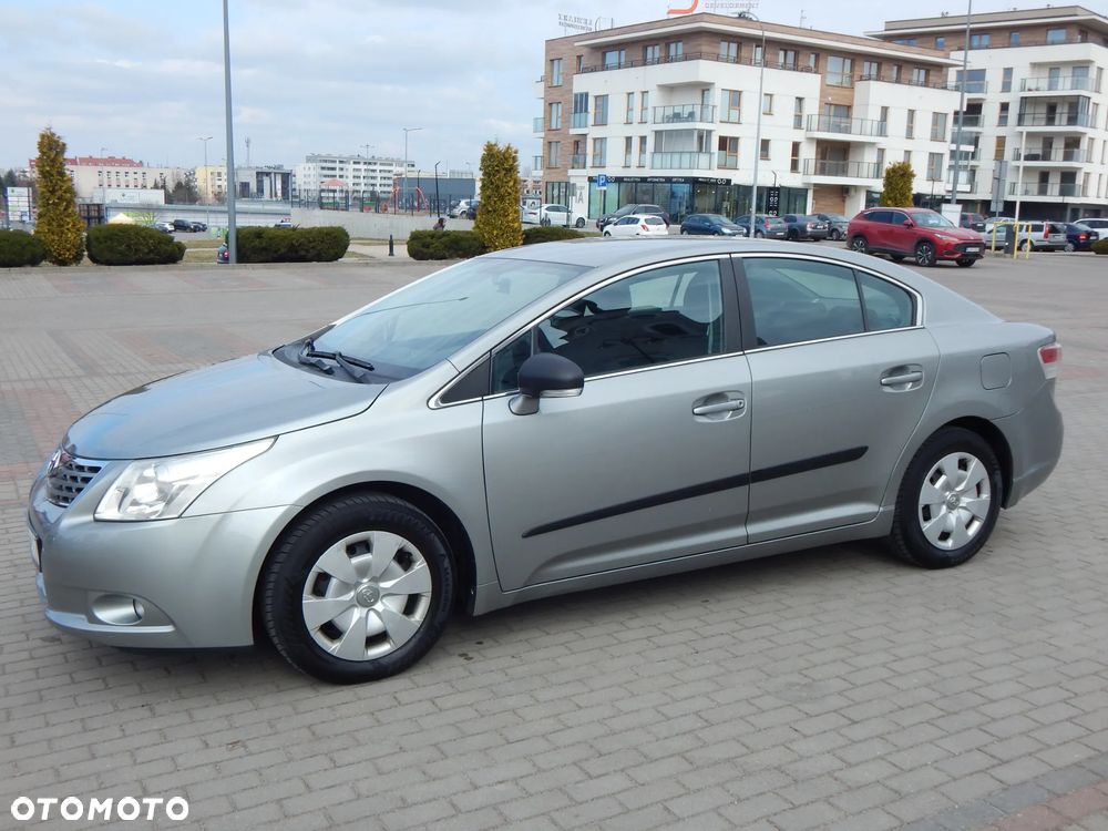 Toyota Avensis 1.8 Sol NAVI - 3