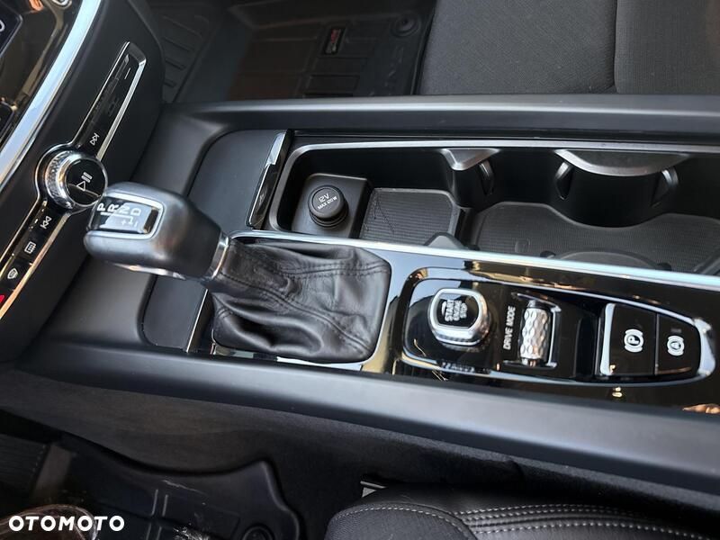 Volvo V60 T4 Momentum Pro - 17