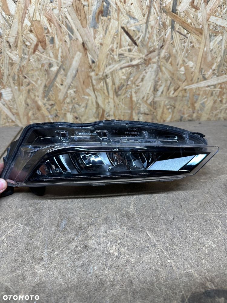 SEAT HALOGEN PRAWY ATECA LEON 5F0941702D