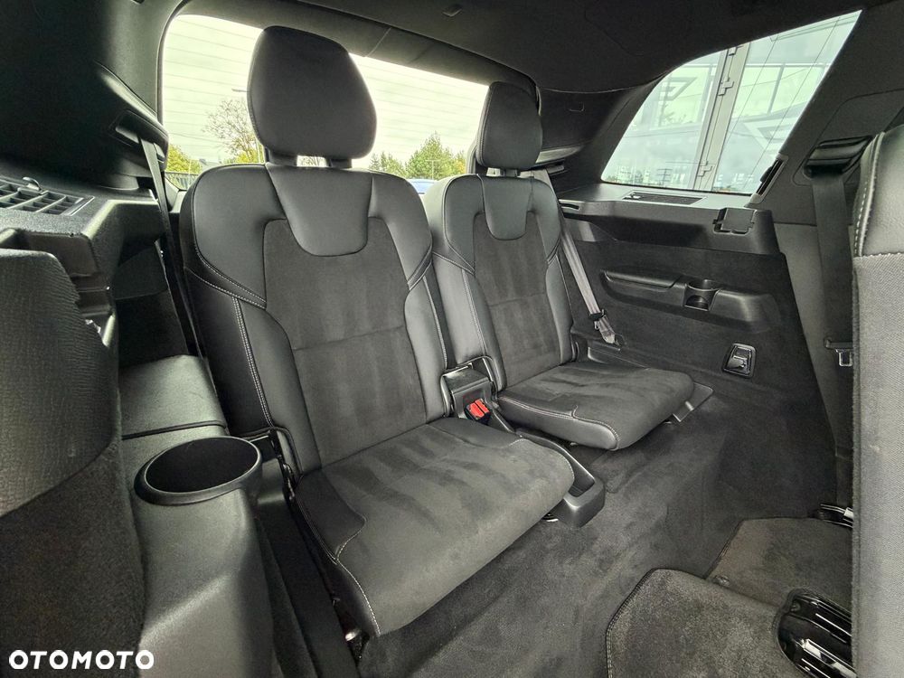 Volvo XC 90 T8 AWD Plug-In Hybrid R-Design 7os - 24