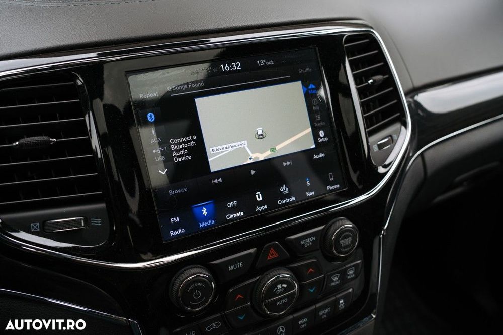 Jeep Grand Cherokee - 36