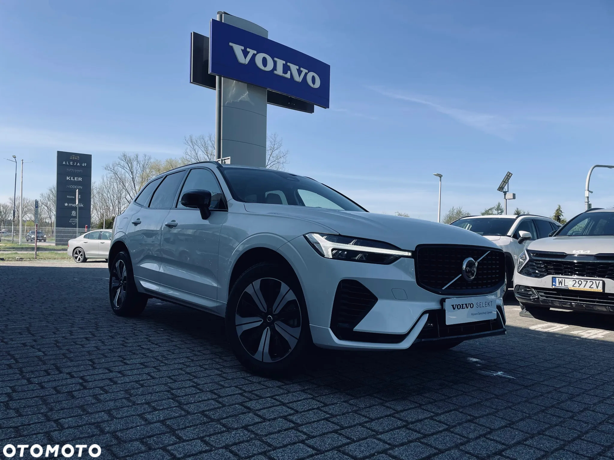 Volvo XC 60 T6 Plug-In Hybrid AWD Plus Dark - 4