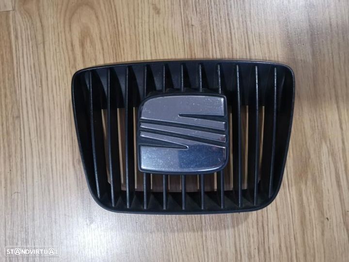 grelha símbolo seat Ibiza 6k2 1999 a 2001 - 1