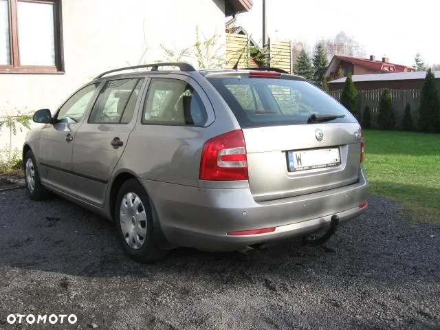Skoda Octavia 1.6 Ambiente - 8