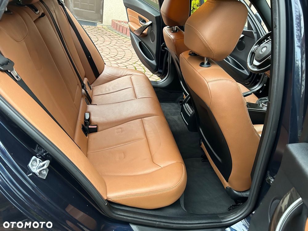 BMW Seria 3 318d Blue Performance Luxury Line - 18