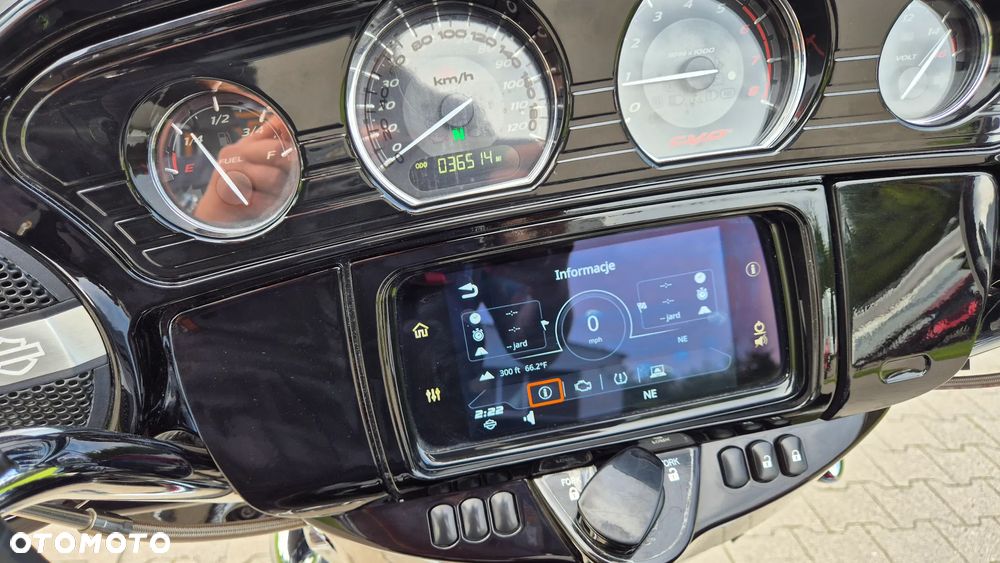 Harley-Davidson CVO Street Glide - 14