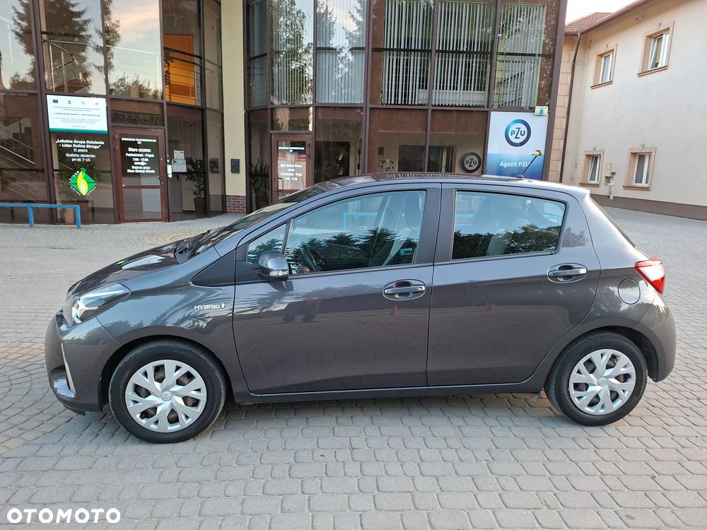Toyota Yaris Hybrid 100 Premium - 5