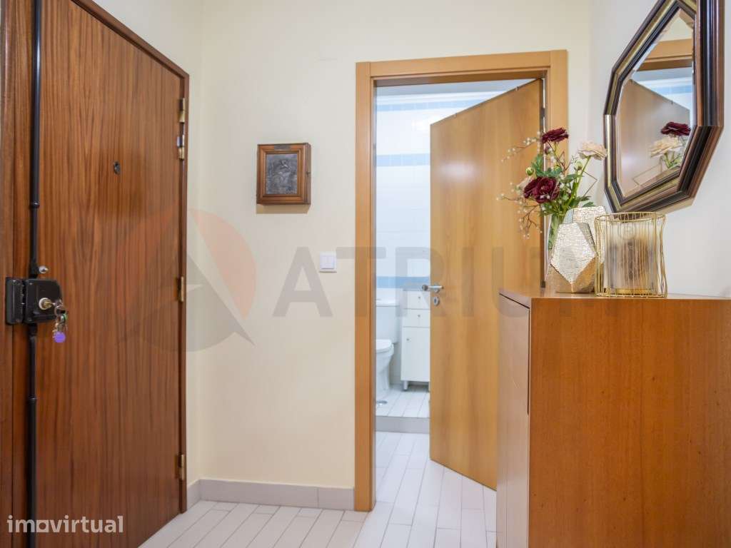 Apartamento T2 parcialmente remodelado em Setúbal (Monte Belo Sul) - Grande imagem: 2/23