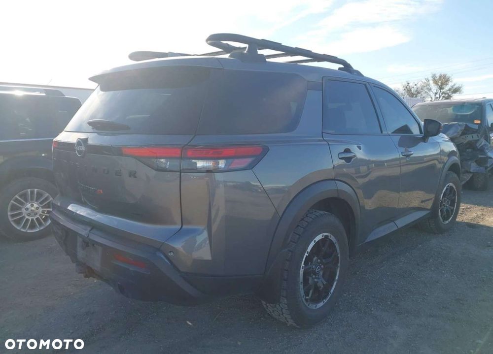 Nissan Pathfinder - 4