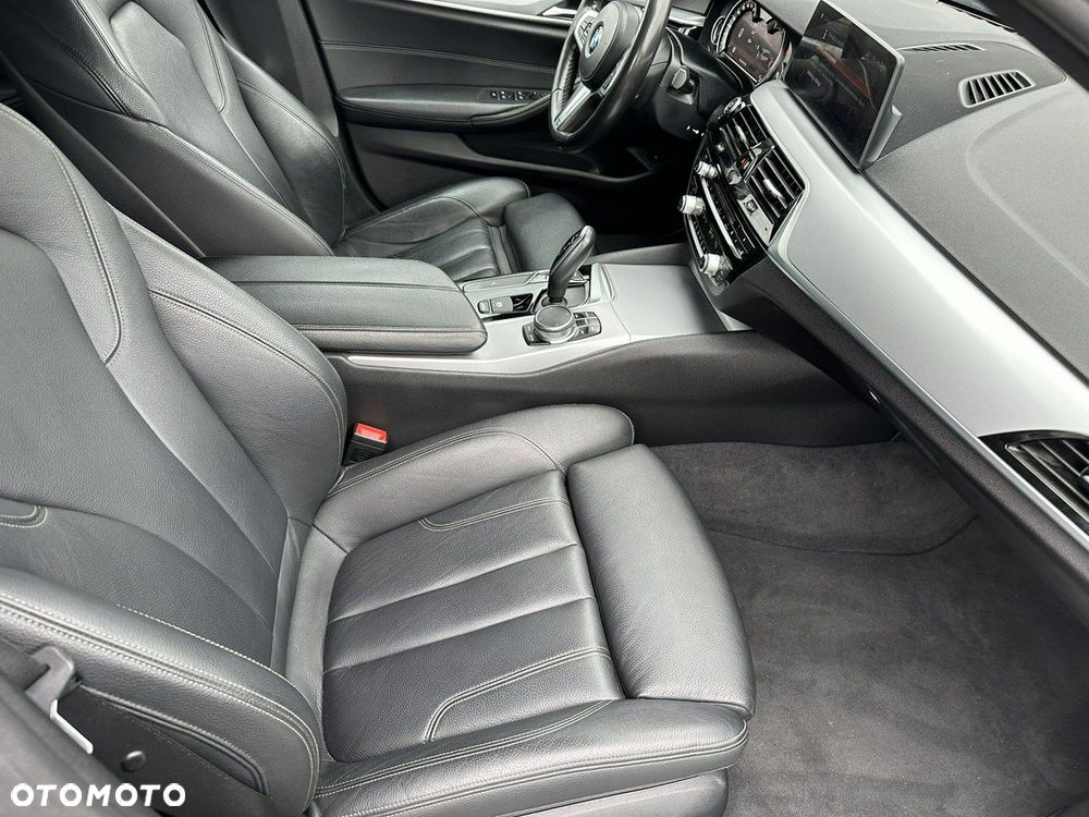 BMW Seria 5 520d Touring M Sport Edition - 33