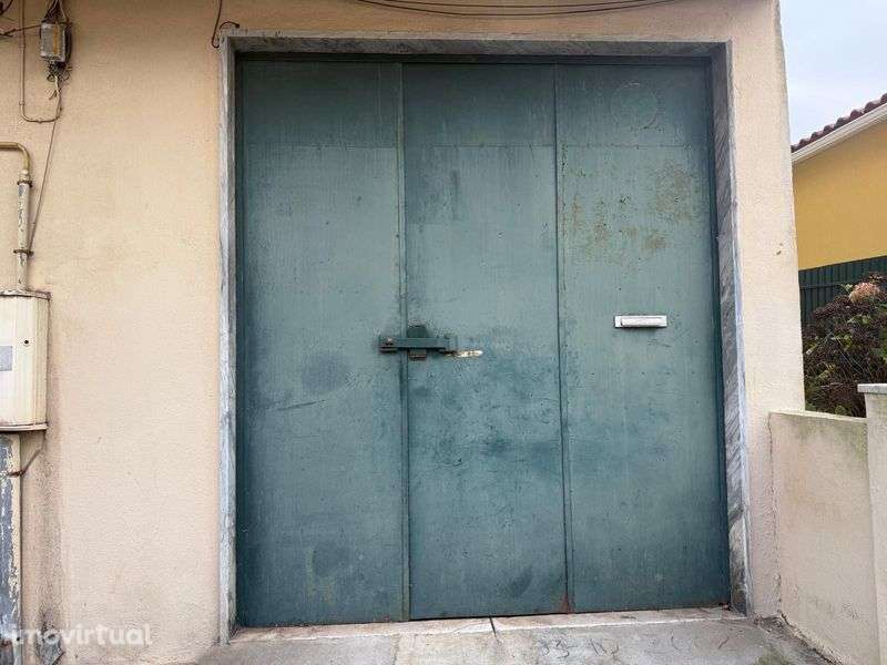 Vendo 2 apartamentos  T2 e uma Loja/Armazém - Grande imagem: 2/3