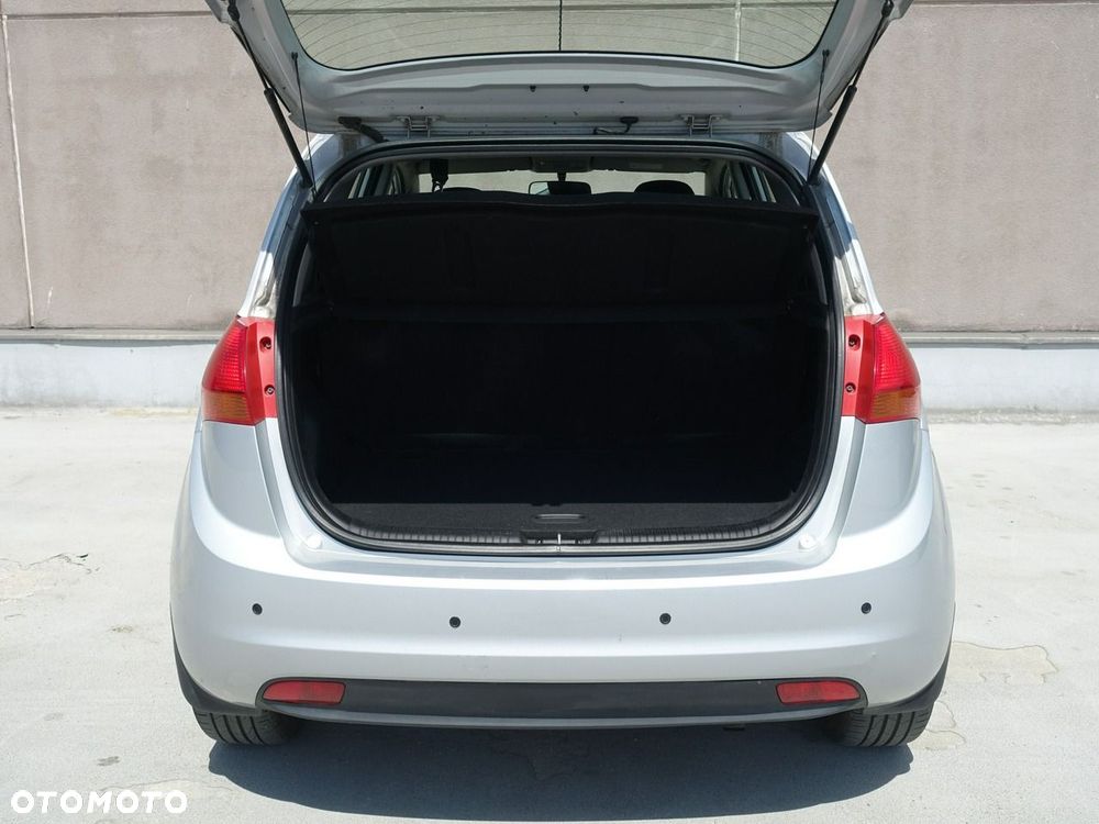Kia Venga - 24