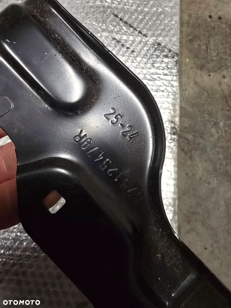 Mocowanie błotnika prawego renault Kangoo IV - 4