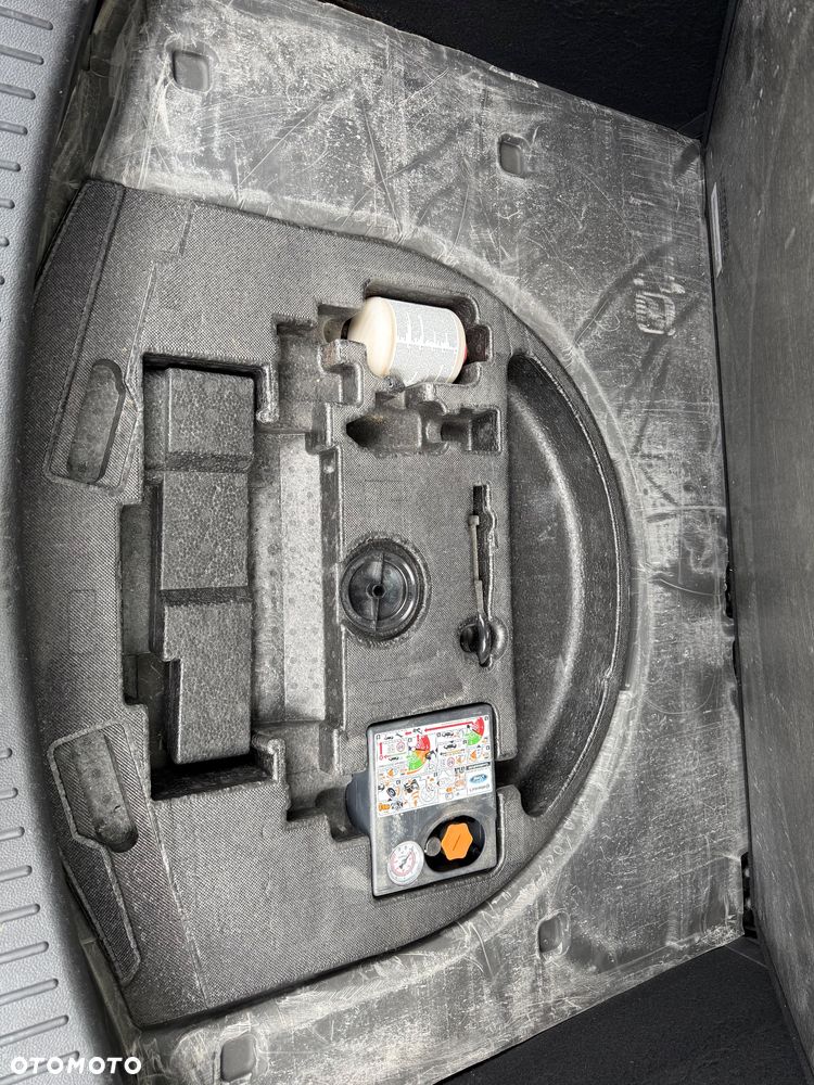 Ford Kuga 2.0 TDCi 2x4 Titanium - 11