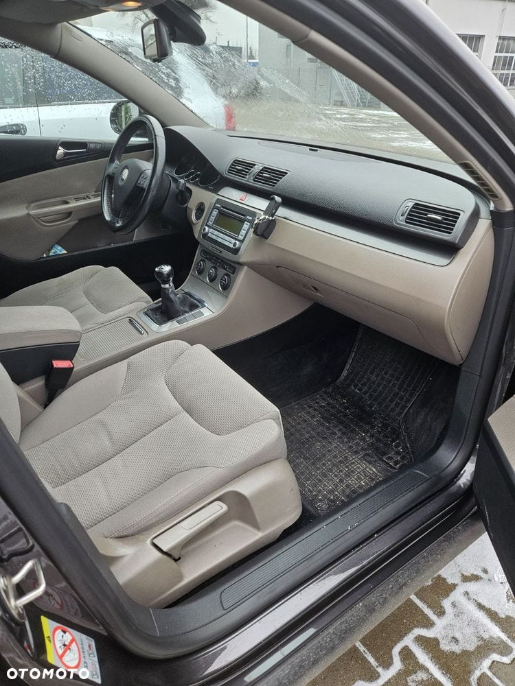 Volkswagen Passat - 4