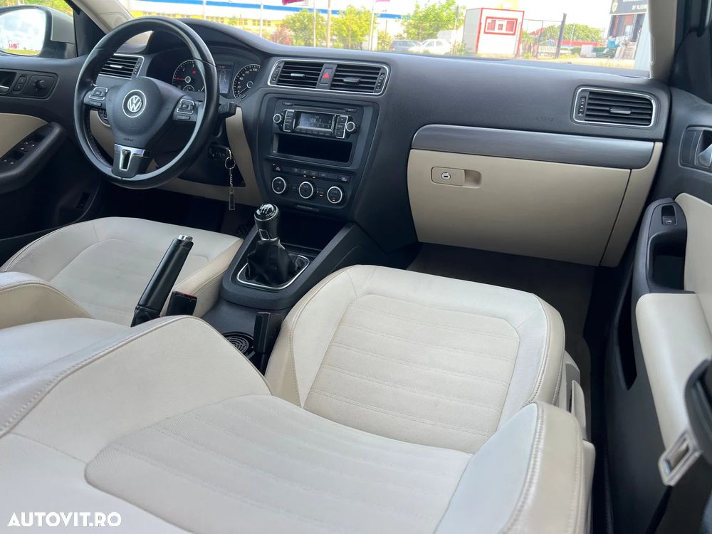 Volkswagen Jetta 2.0 TDI CR DPF Highline - 32