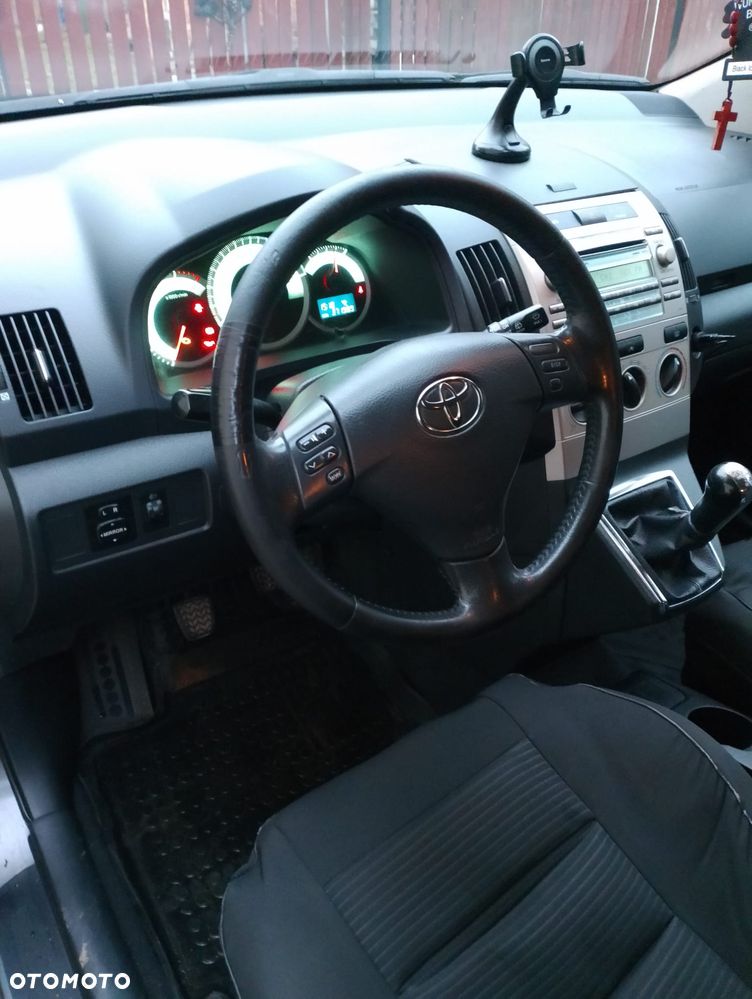 Toyota Corolla Verso - 19