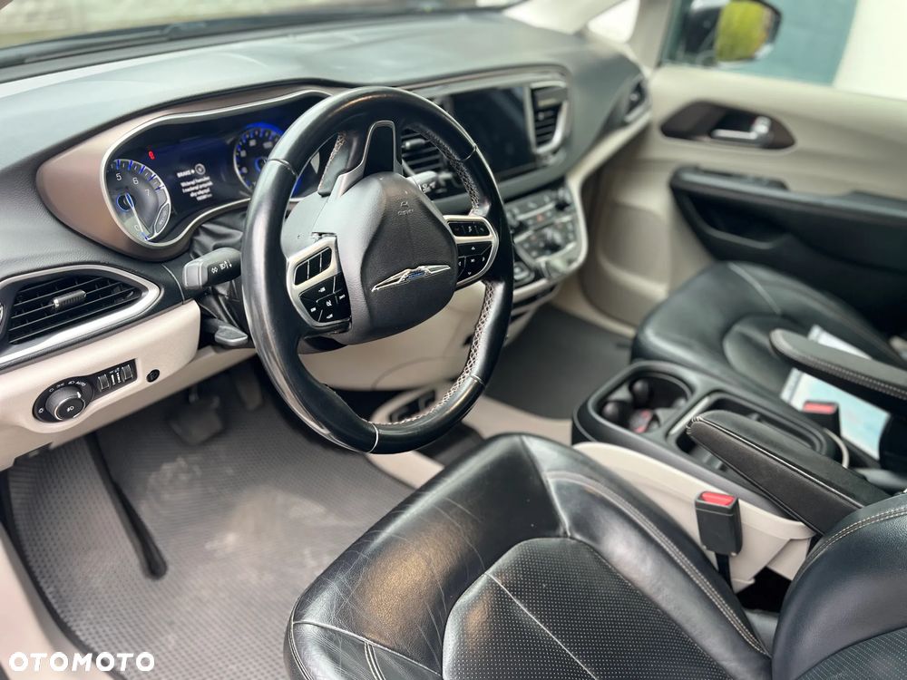 Chrysler Pacifica - 8