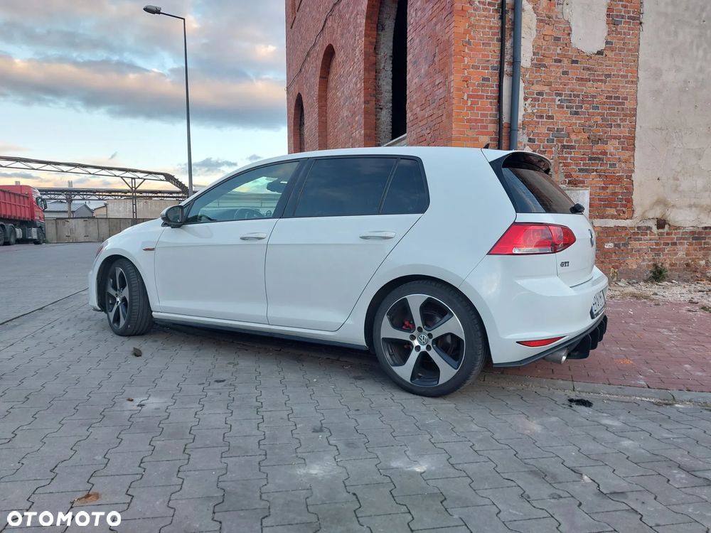 Volkswagen Golf 2.0 GTI - 2