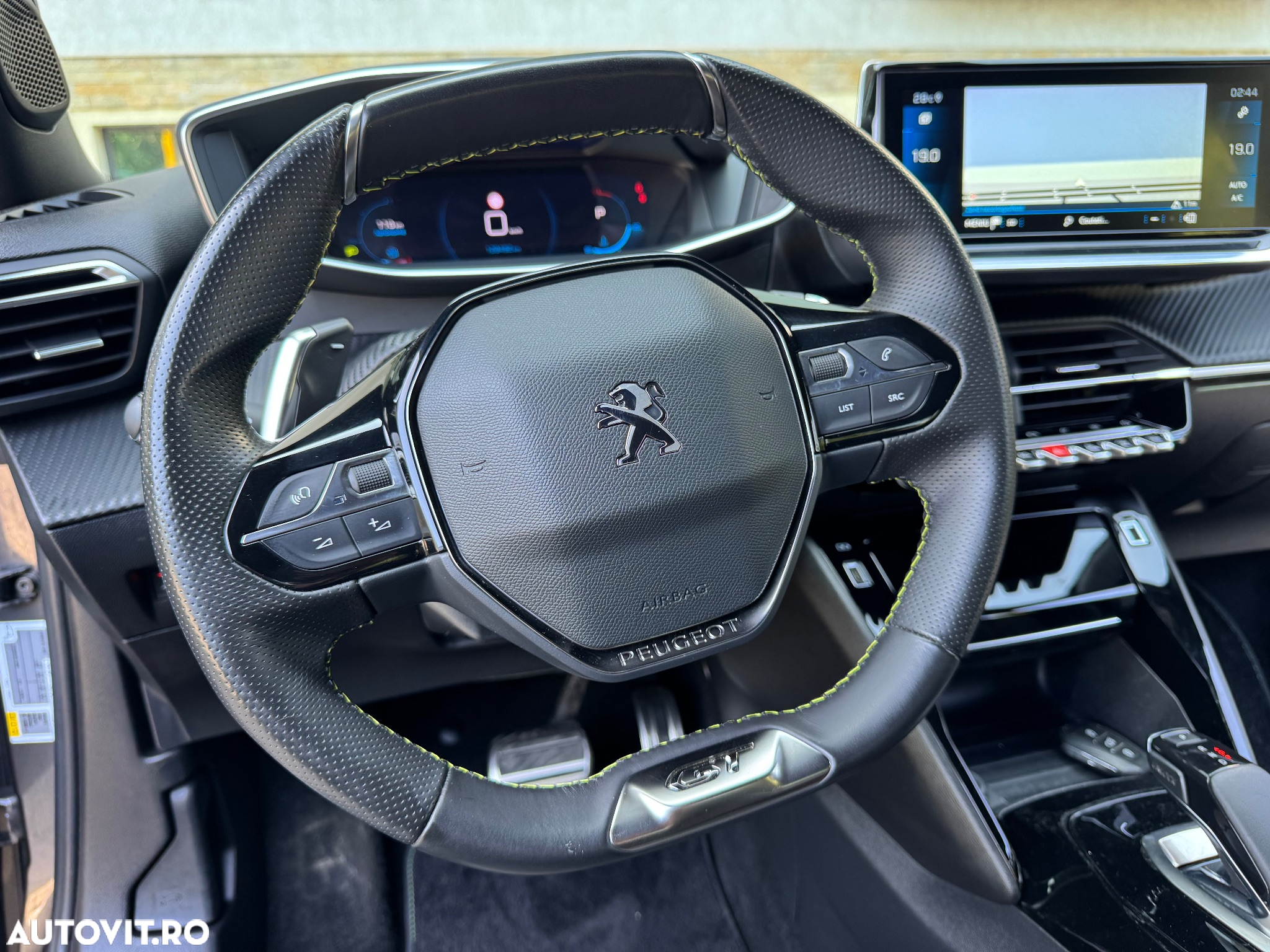Peugeot 2008 PureTech 130 EAT8 GT - 17
