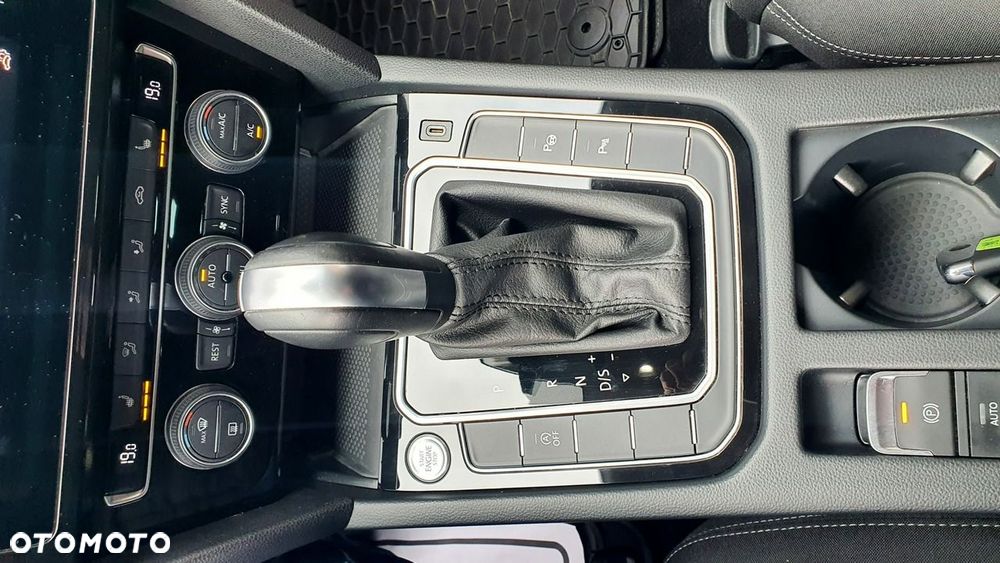 Volkswagen Passat - 32