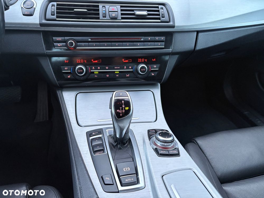 BMW Seria 5 525d Sport-Aut Modern Line - 18