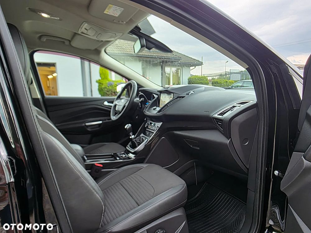 Ford Kuga 1.5 EcoBoost 2x4 Titanium - 26