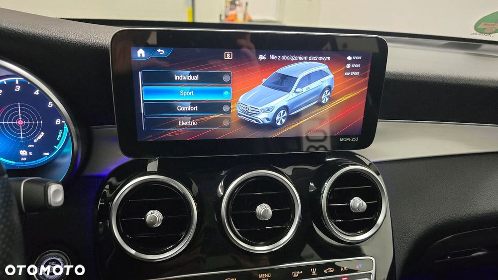 Mercedes-Benz GLC 300 de 4Matic 9G-TRONIC AMG Line Plus - 24