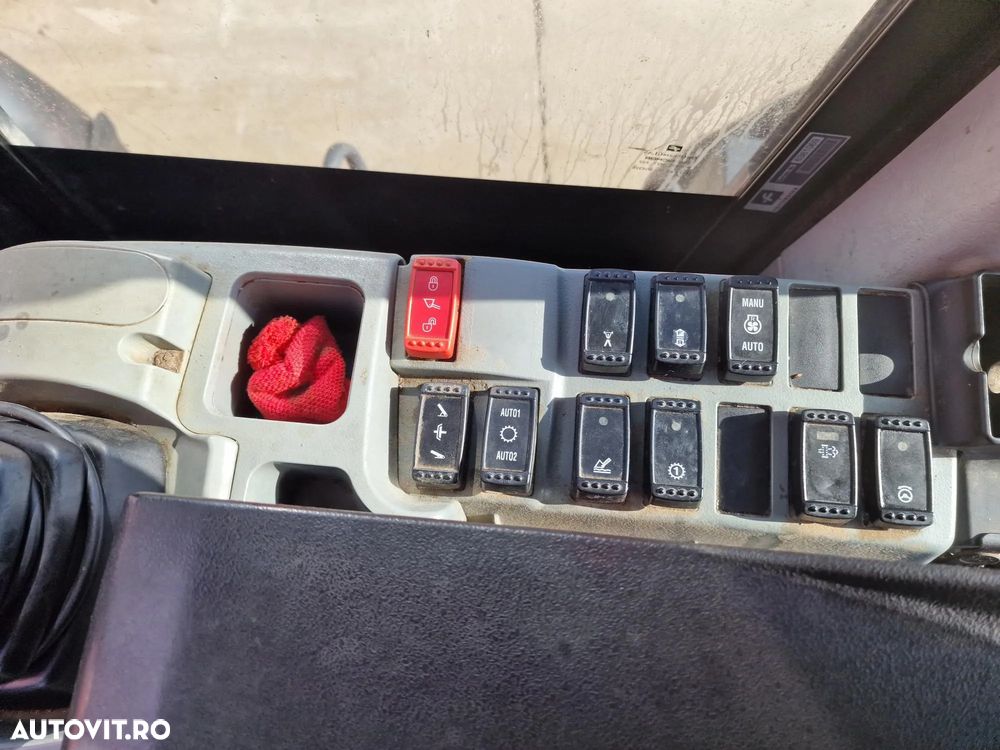 Hitachi ZW220-6, cupa 3,5mc, 2018, 10.546h, produs in JAPONIA, Anv 23,5R25 80% ok, Masa operationala 20 tone, camera luat vederi spate, consum mediu 10,5l/ora, Stare foarte buna, posibilitate leasing 3 ani, AC Climatronic, computer in PROMOTIE 53.900 EUR+Tva - 35