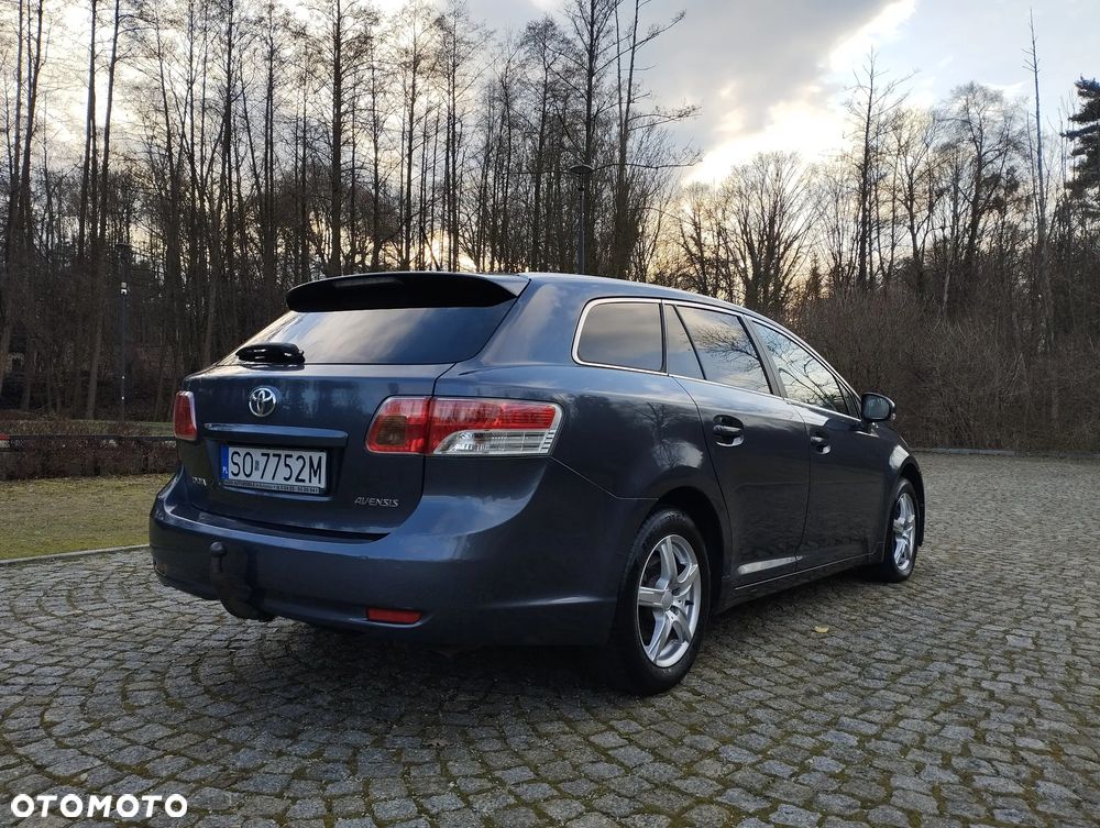 Toyota Avensis 2.0 D-4D Executive - 4