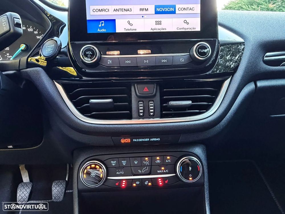 Ford Fiesta 1.0 EcoBoost S&S TITANIUM - 19