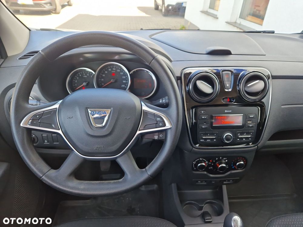 Dacia Lodgy 1.3 TCe Laureate S&S - 13