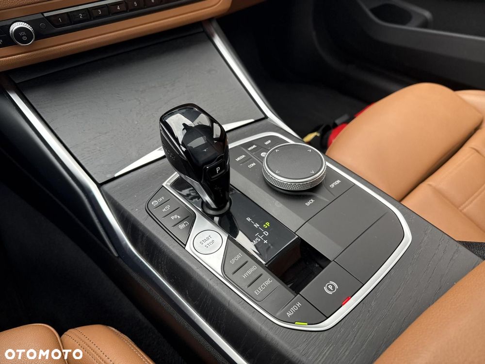 BMW Seria 3 330e Luxury Line - 13