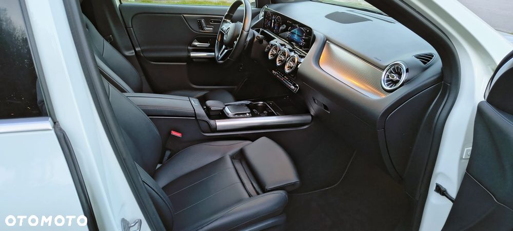 Mercedes-Benz GLA - 21