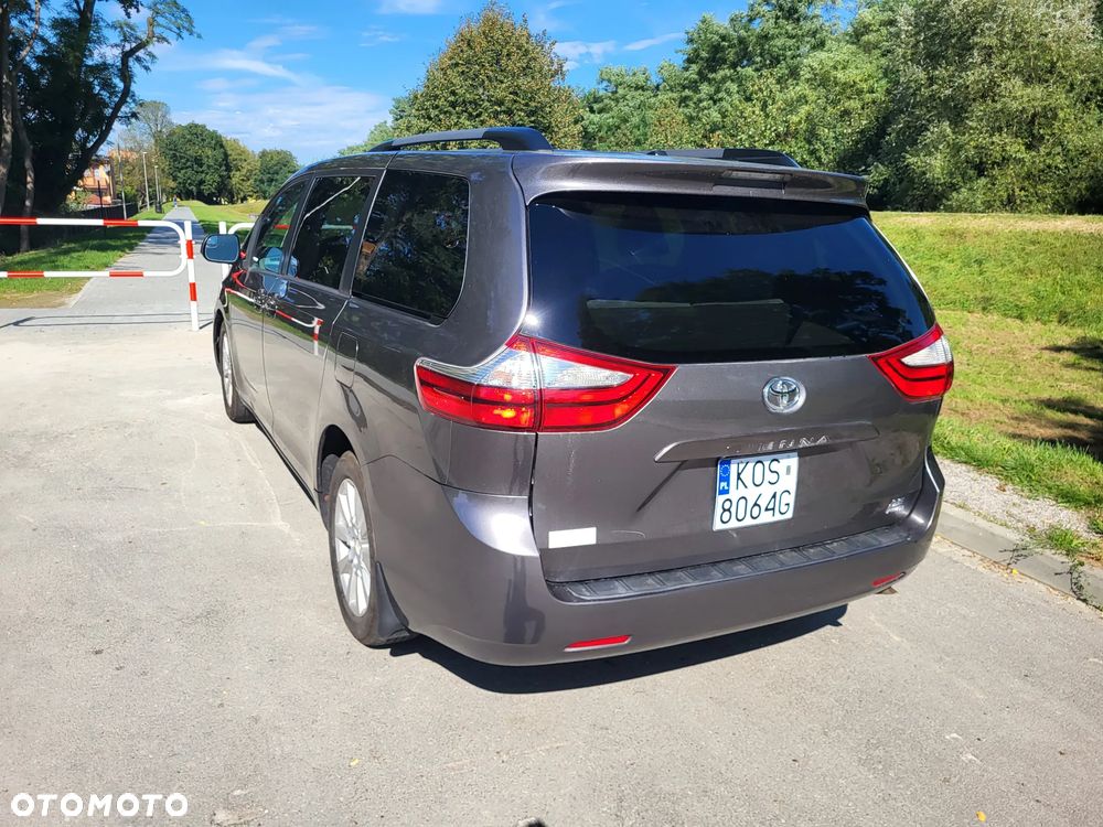 Toyota Sienna 3.5 V6 LE AWD - 11